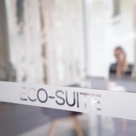 エコ スイート ホテル 3*